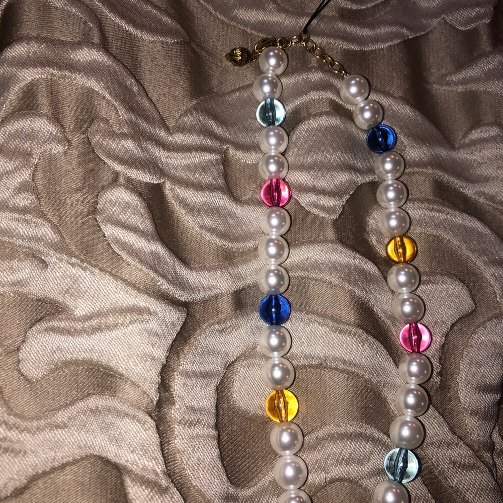 Kurt Geiger Pearl Necklace with Multicolor Gem Heart Pendant - Picture 4 of 6